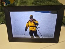 BIGASUO 10.1" Digital Picture Frame, Frameo software, WiFi, 32GB Memory