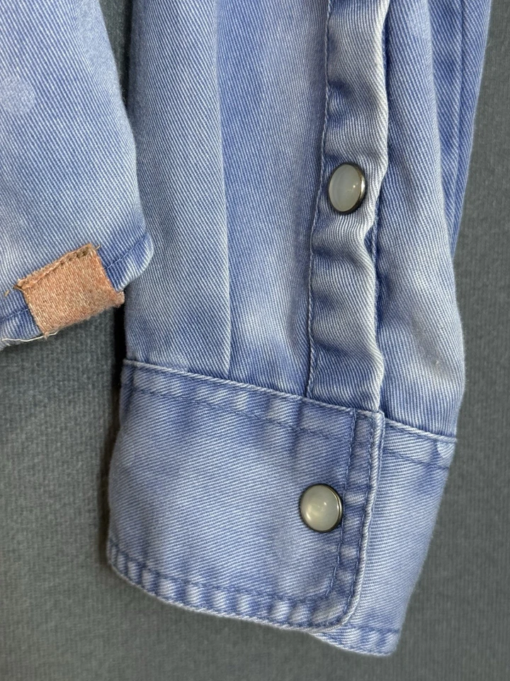 Camisa para mujer XS Roxy Surf Perla Denim a presión Manga Larga Doble Bolsillo Cuello  Foto 4 de 4