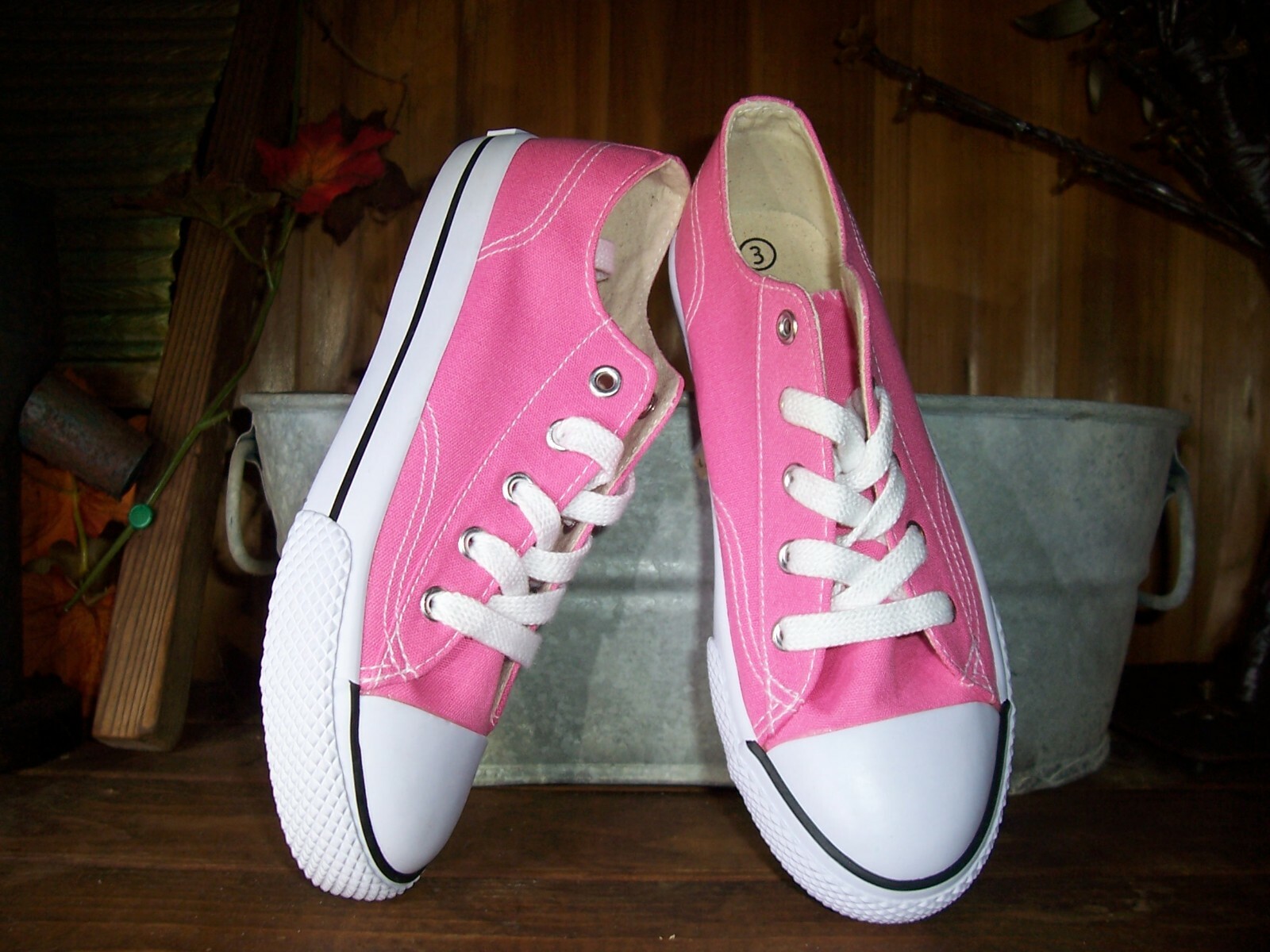 AIRWALK GIRLS CASUAL ATHLETIC SHOES SIZE 3 COLOR PINK LACE UP LOW ANKLE TOP NEW