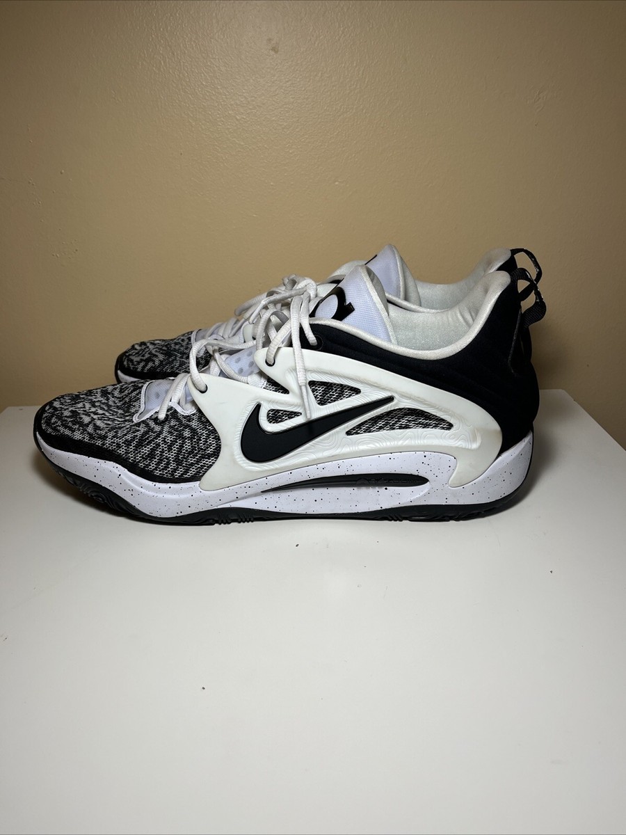 kd black white