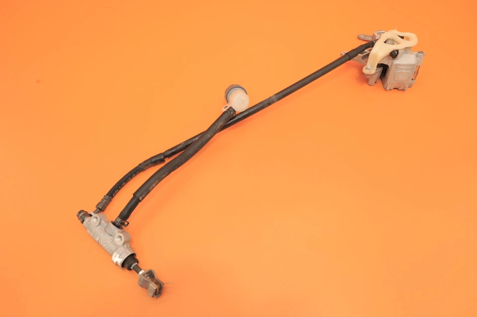 2000 00-01 CR250R CR250 OEM Pinza de freno trasera Soporte Cilindro maestro Manguera Foto 2 de 4