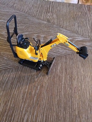 Bruder Jcb Micro Excavator 8010 Cts Missing Wheel Covers