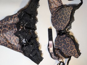 Victoria's Secret Bra & Thong Set. 34A. Thong Size M. Leopard Print & Black Lace