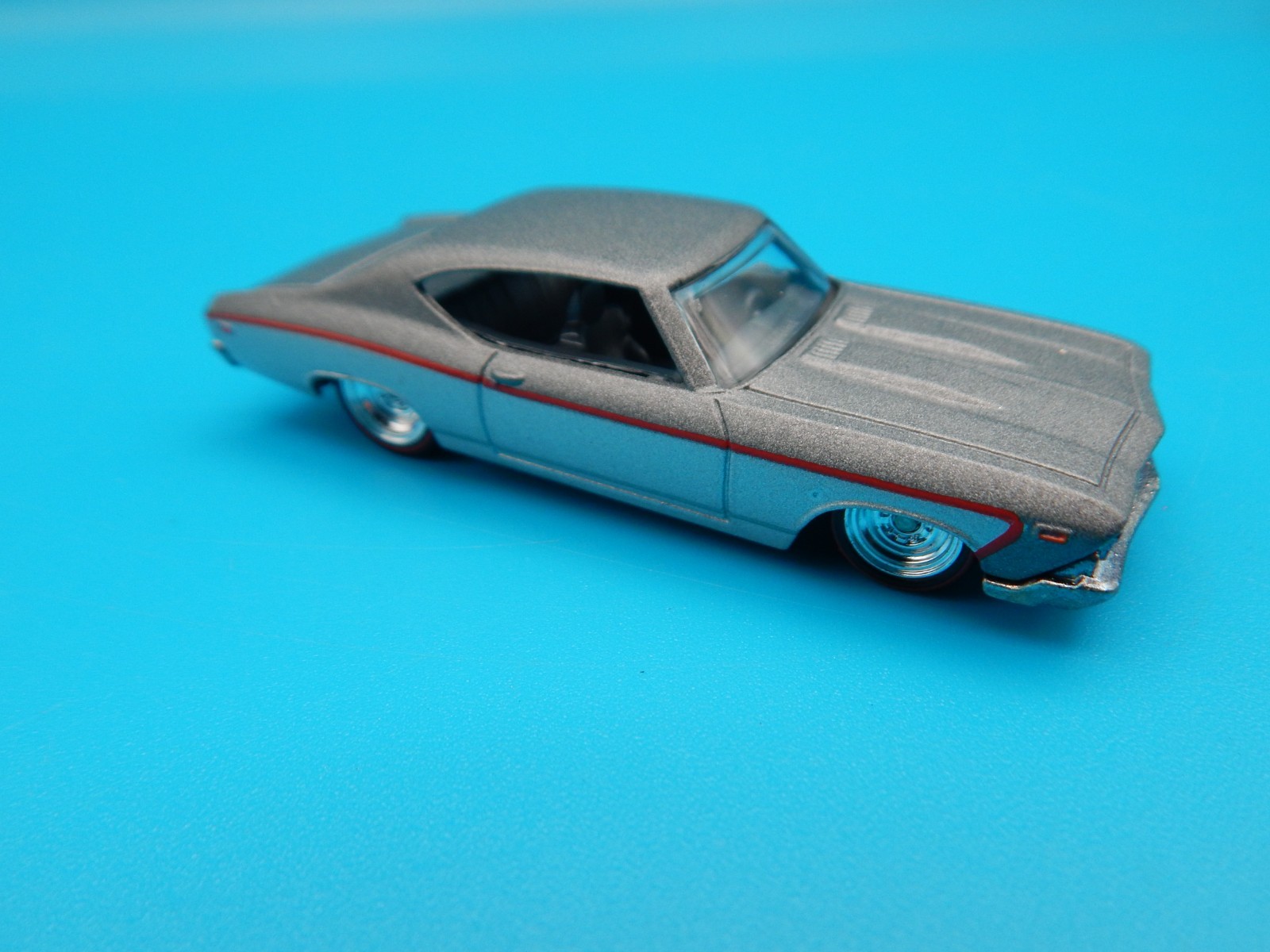 Hot Wheels 2011 Garage Boxed Set '69 Chevelle SS 396 Silver/Gray - Real Riders