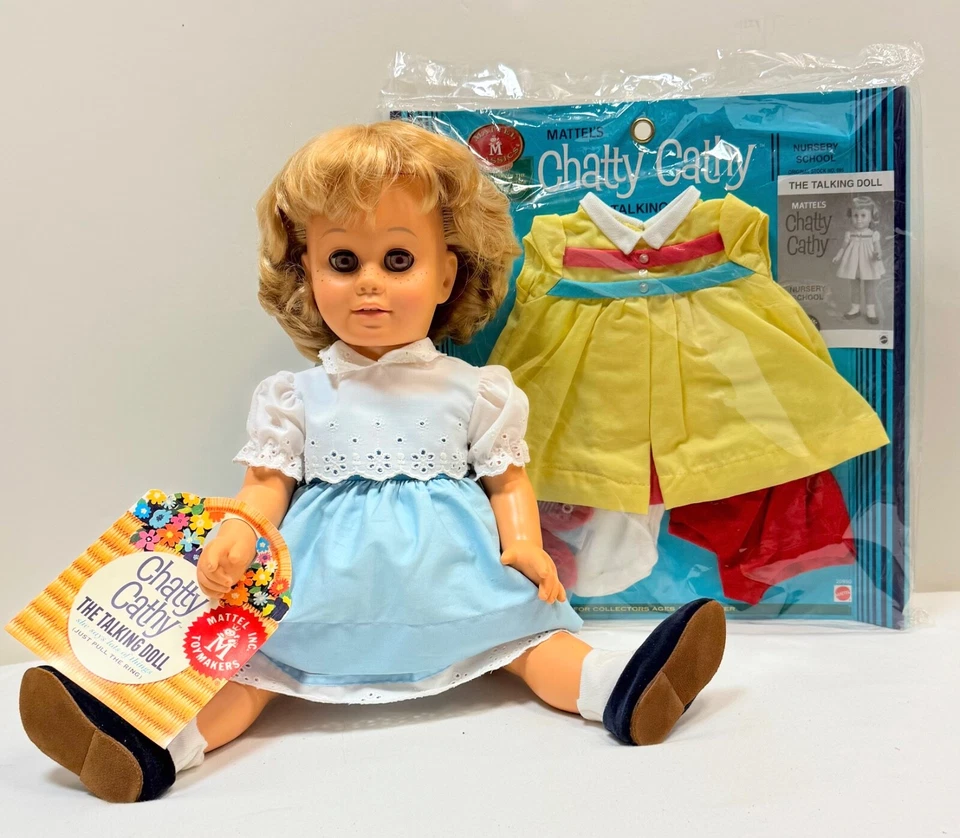 Muñeca Chatty Cathy 1998 colección clásica con traje de escuela infantil Foto 2 de 4
