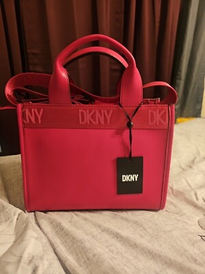 新品タグ付 DKNY バラ装飾 ピンクレザーバッグ ヴィンテージ DKNY ワンショルダー バッグ バラ ピンク レザー 肩掛け - メルカリ