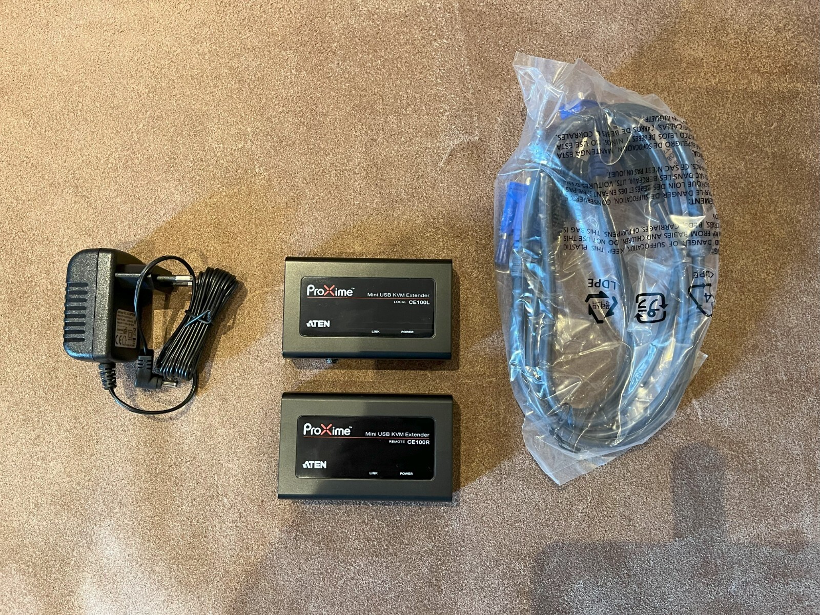 Aten CE100 extendeur KVM VGA USB pour déporter votre console informatique jusqu'à 100 mètres