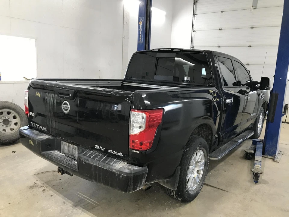 Conjunto de luz trasera derecha usado se adapta a: Nissan Titan SV 2017 grado derecho A Foto 4 de 4