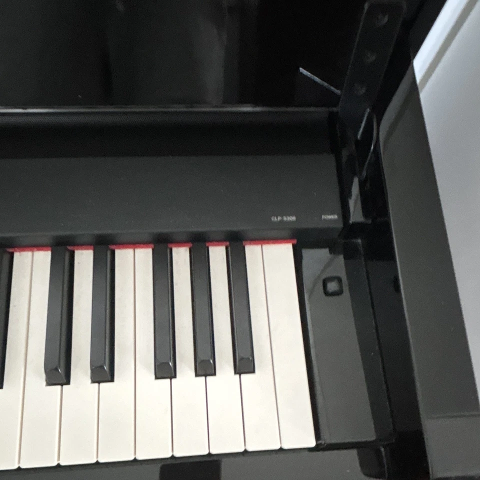 Yamaha Clavinova CLP-S306Black Digital Home Piano 88-Key 3-Pedal, photo 4 of 5