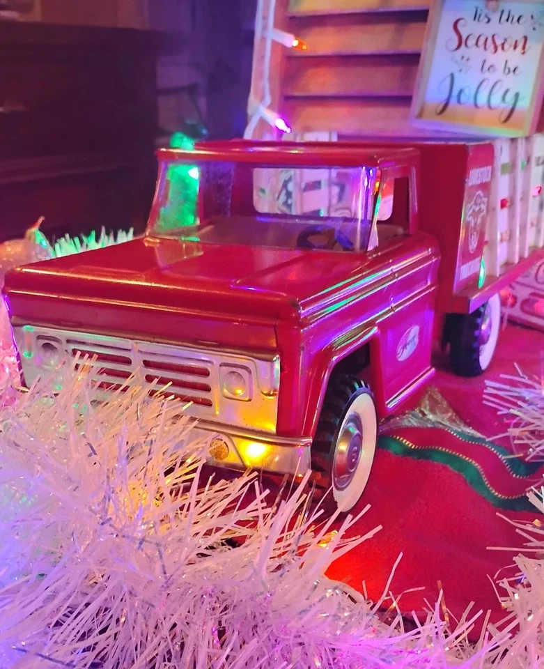 Vintage Structo Farms Livestock Truck Red Pressed Steel Stake Bed Farm Toy 1960s - Image 3 of 4