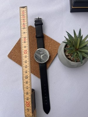 Schlichte Uhr Minimalistisch Schwarz Silber Elegant Edelstahl Damen Armbanduhr
