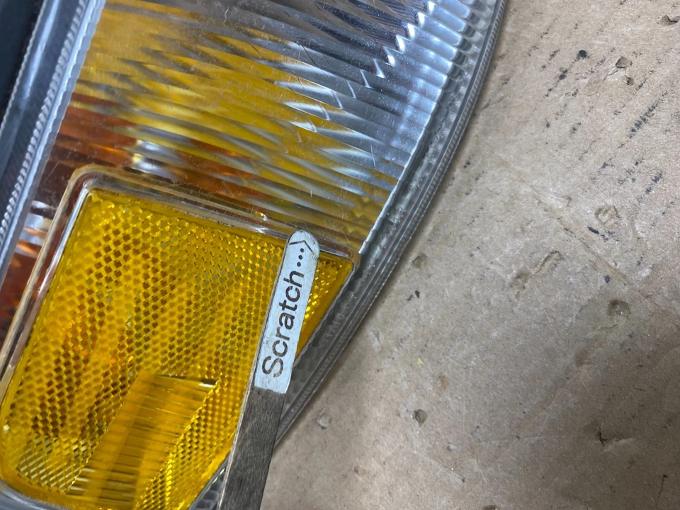 Mitsubishi Mirage 1997 a 2001 pasajero derecho señal de giro derecha OEM R0597 DW Foto 4 de 4