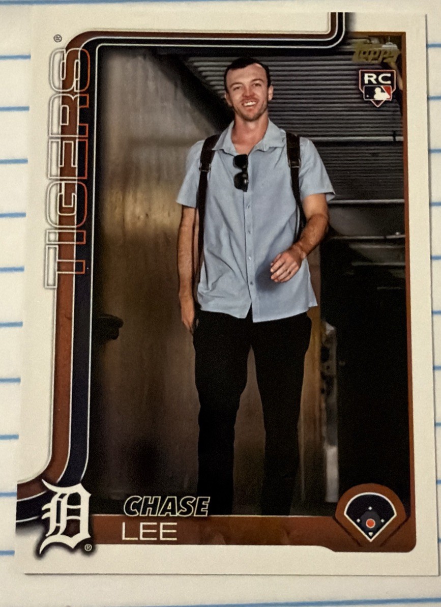 2025 Topps Update Series - Chase Lee #US167 Golden Mirror Image Variations (RC)