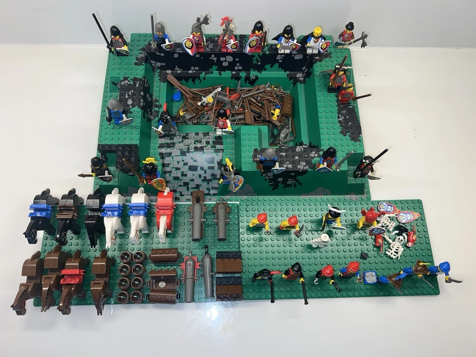 Rare LEGO Vintage Minifigure Army Lot Castle Pirates Forestmen Ninja Horses + - Image 4 of 4