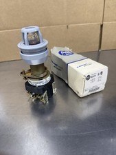 Allen Bradley 800H-FPXQH10RA1 Ser. C Illuminated Push Pull Button New Old Stock