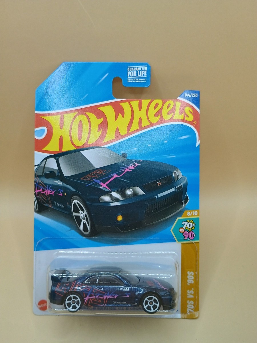 Hot Wheels 2025 Mainline '70s VS '90s Nissan Skyline GT-R BCNR33