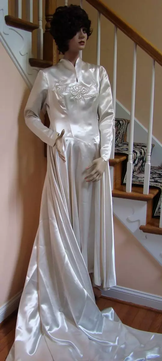 1940 s Satin Wedding Bridal Gown 7 foot Train