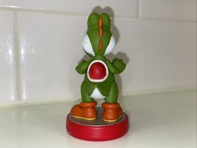 Yoshi Amiibo Super Mario Bros. Series - Figura Base Roja Nintendo NES