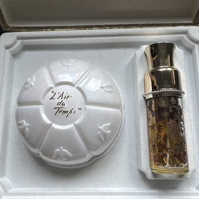 VINTAGE Nina Ricci L Air Du Temps Perfume Gift Set  1 fl oz EDT & Dusting Powder