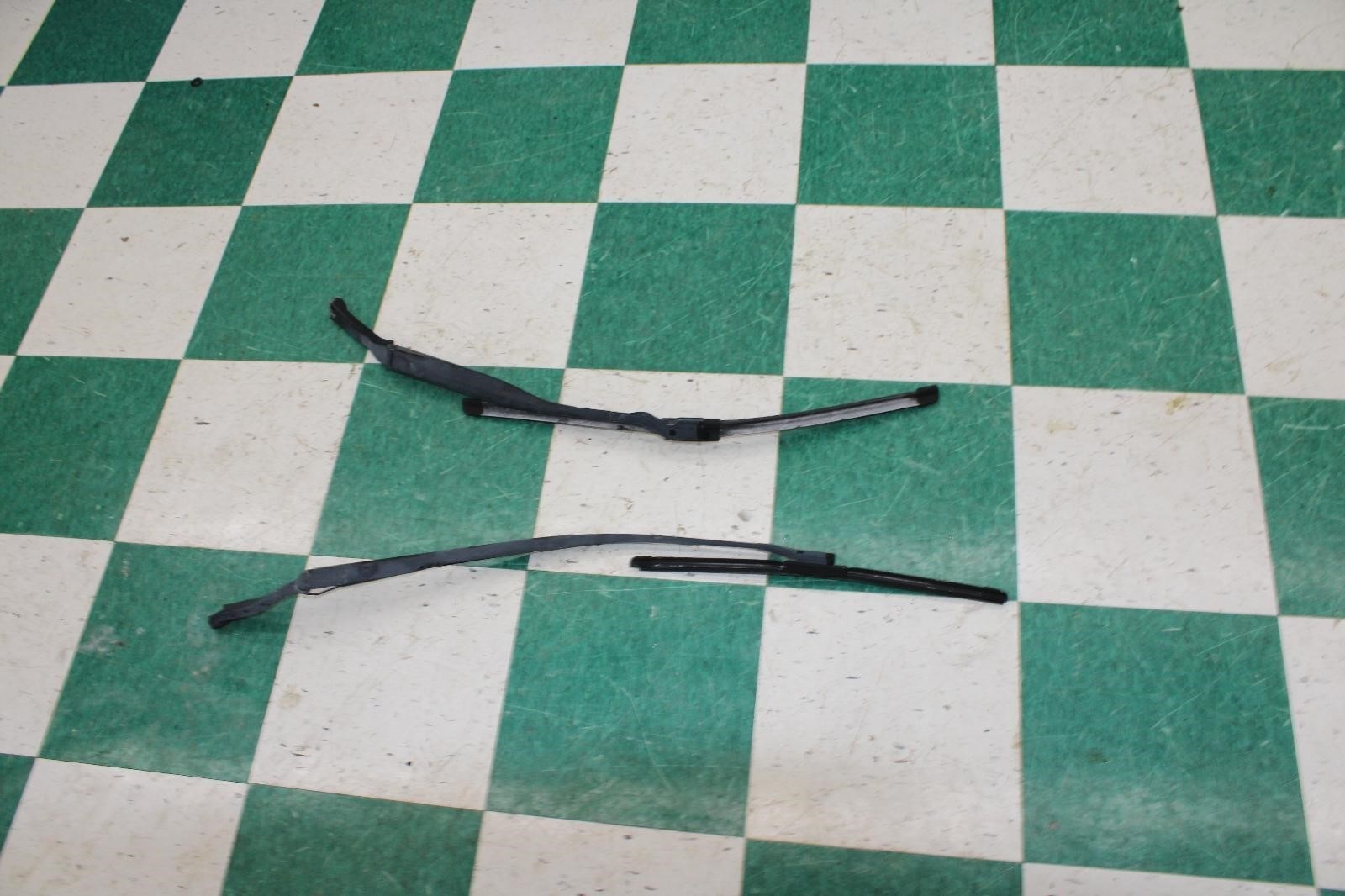 Maserati Ghibli 2014-2019 Left, right Wiper arms Pair