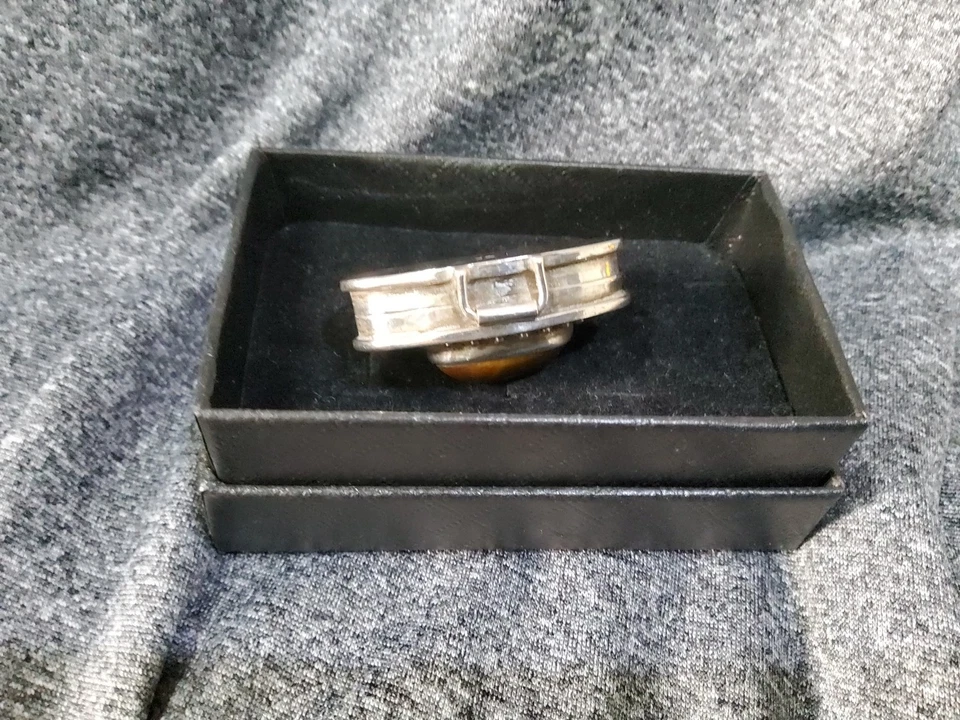 Hallmarked Silver Oval Pillbox Set With An Oval Tigers Eye Stone. - Image 4 of 4