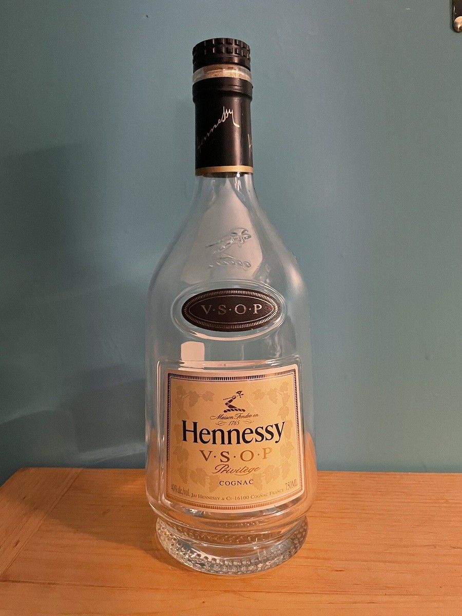 Hennessy VSOP Privilege cognac 750 ml bottle and box - Empty Bottw
