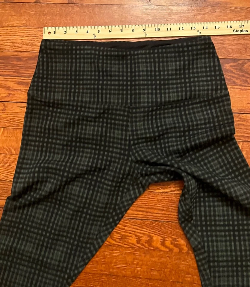 LYSSE  women’s High Rise Ponte Knit Leggings pants Gray/black size Large plaid - Image 3 of 4