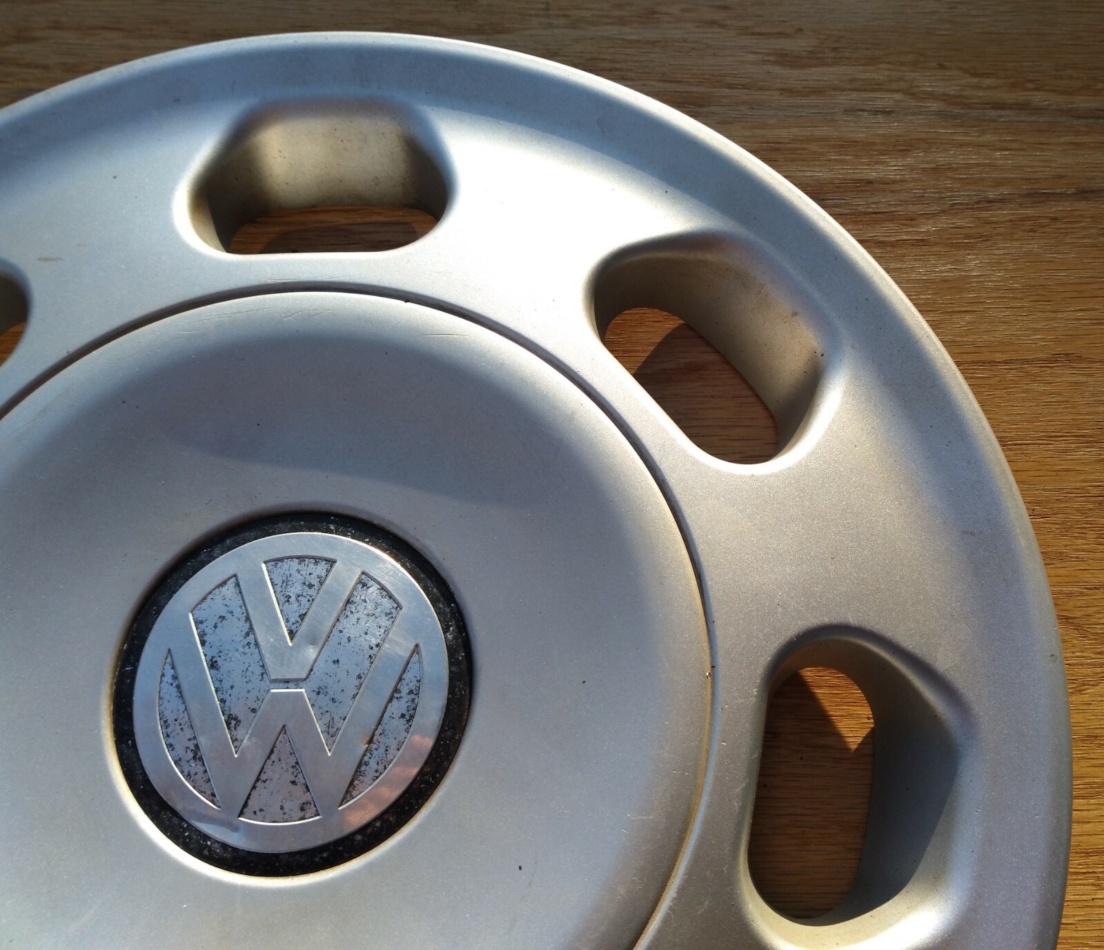 Volkswagen Jetta hubcap 19961997 fits 14 inch wheels, 3A0601147AV7L
