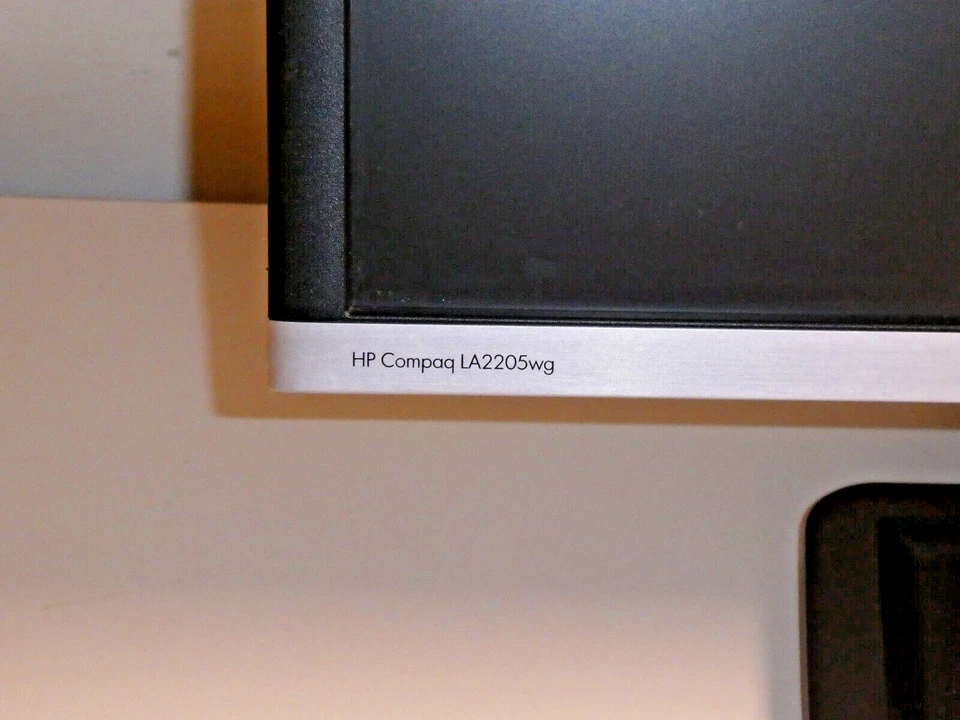 HP Compaq LA2205wg 22" Breitbild Monitor mit Pivot-Funktion, 2 Jahre Garantie - Bild 4 von 4