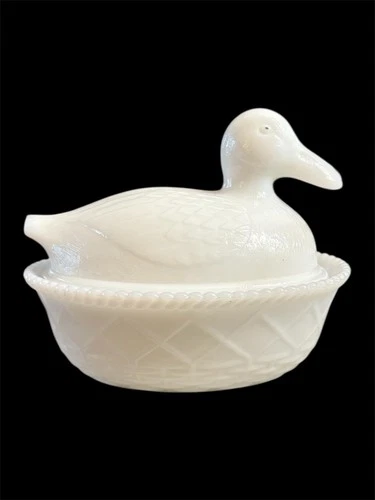 Vtg Westmoreland Duck On Nest White Milk Glass Covered Dish Basket Weave Bowl