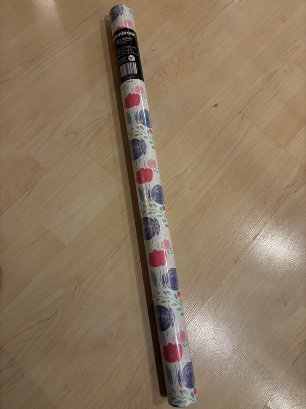 NEW Wrapping Paper Roll 8ft Long .   Attractive Flower Design Original PACKING