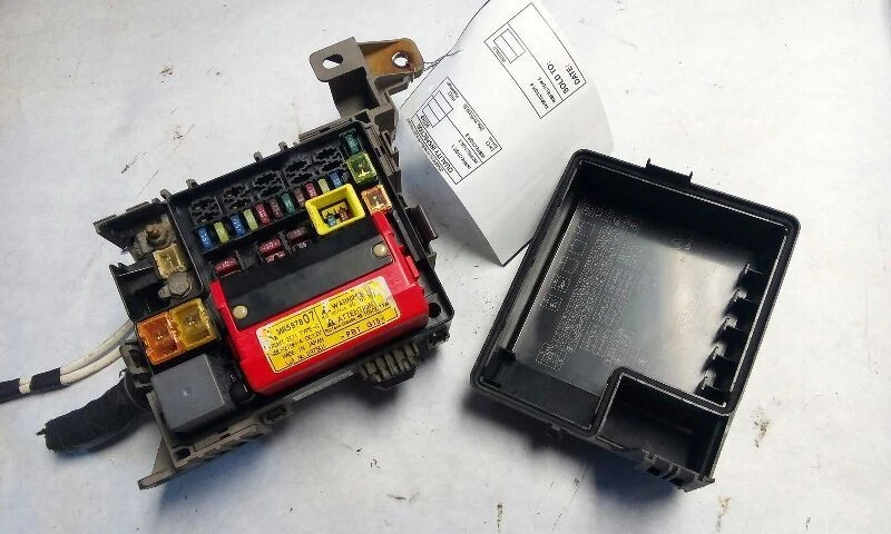 01-08 Mitsubishi Eclipse cupé caja de fusibles compartimento motor 2,4 litros 4 cilindros Foto 3 de 4