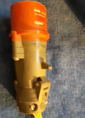 LEGRAND HYPRA IP44 16A 3P+E STECKER GEBRAUCHT KOSTENLOSE UK-LIEFERUNG