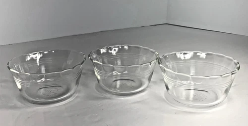 New ListingVintage PYREX #463 6 oz Clear Custard Ramekin Cup Scalloped Rim Set of Three USA