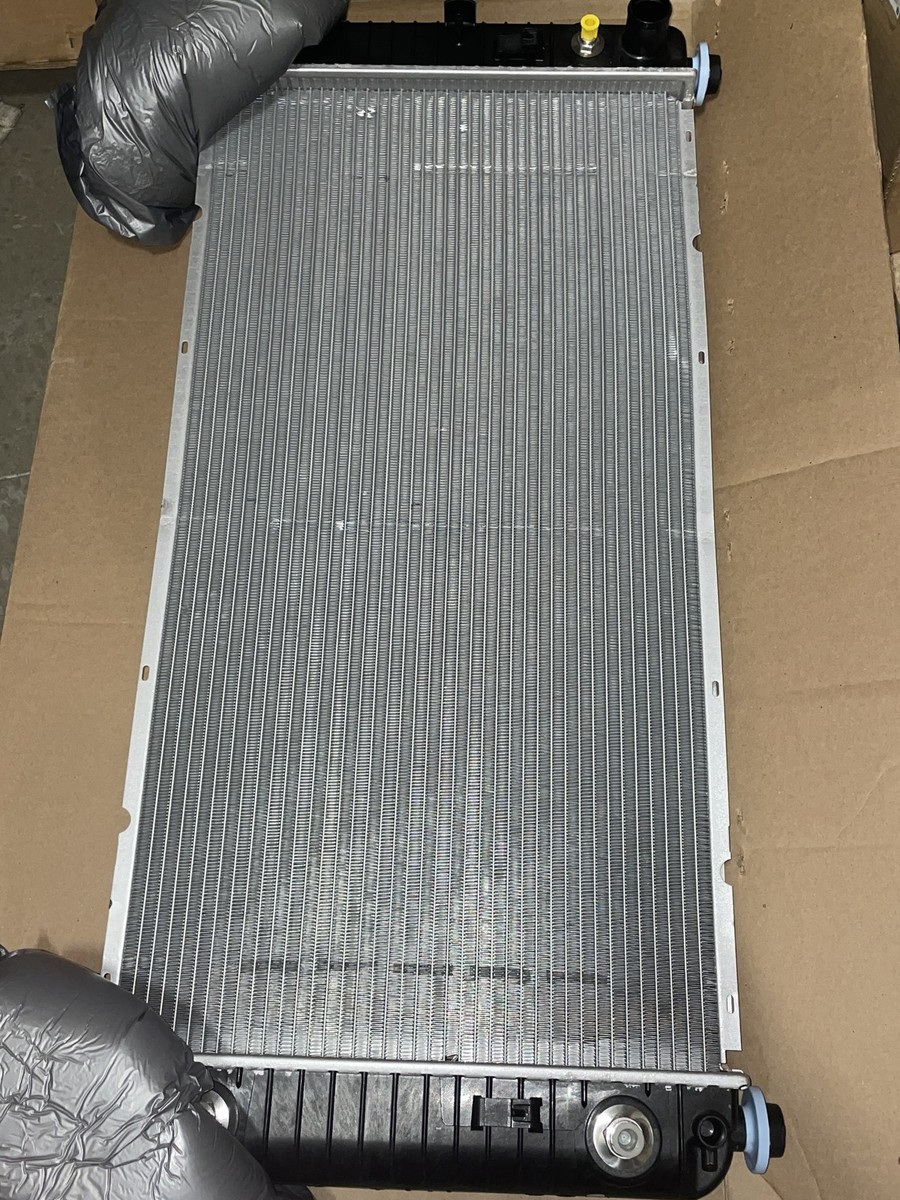 GM OEM 99-20 Avalanche 2500 Cooling Radiator Components-Radiator