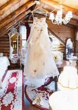 Floral wedding dress size 6 UNALTERED