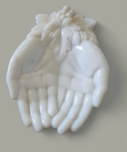 Vintage Westmoreland Oueen Victoria Open Hands White Milk Glass