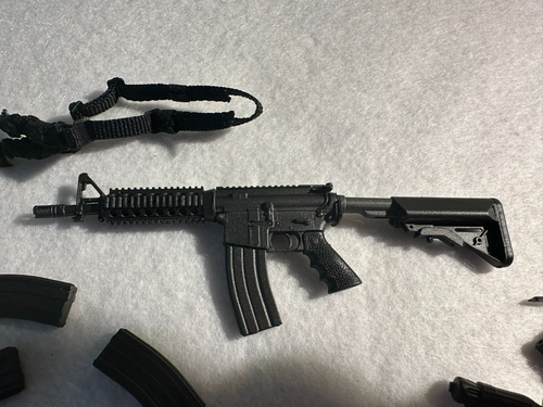 1:6 Scale M4 w/ Mixed Accessories for 12" Figures - Picture 2 of 24