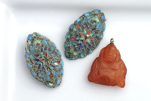 Antique Chinese 19thC 2x Kingfisher Feather Brooches & Carnelian Buddha Pendant