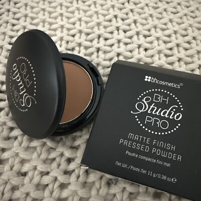 BH studio Pro Matte Finish Powder