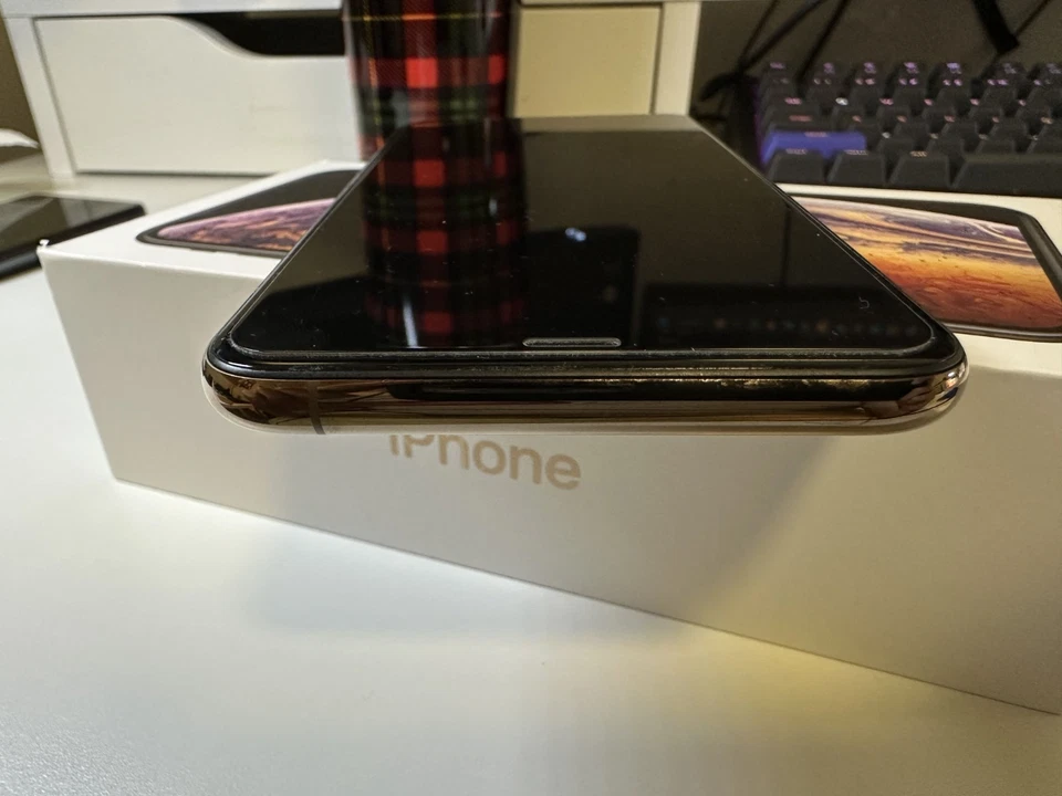 Apple iPhone XS Max - 64 GB - Gold (Unlocked) w/ Original box  - Image 4 of 4