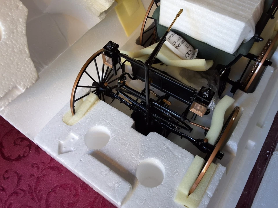 Franklin Mint 1:8 Scale 1893 Duryea First Horseless Carriage Car. NIB - Image 3 of 4