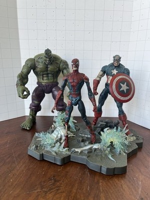 Marvel Diamond Select Zombie Spider-Man, Zombie Hulk, Zombie