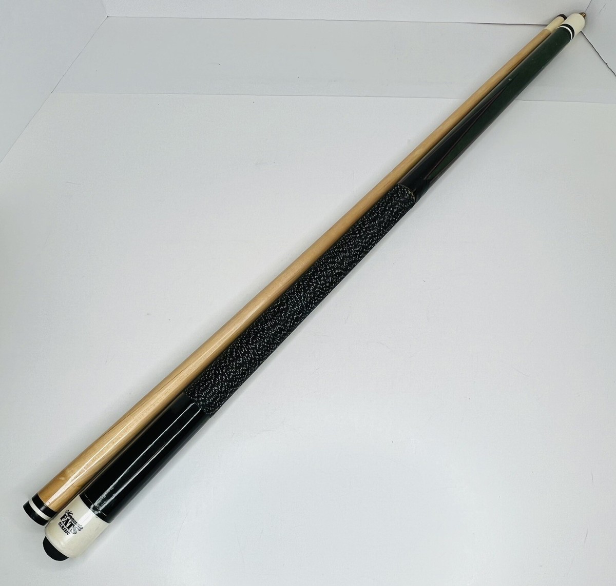 Minnesota Fats Classic 21oz Pool Cue Stick Wrapped Handle Two