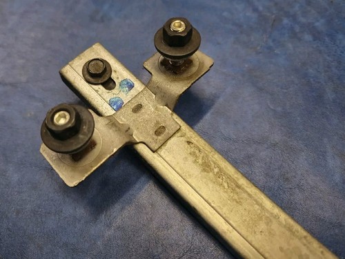 93-02 CAMARO FIREBIRD DOOR GLASS WINDOW VERTICAL TRACK LH OR RH W/ HARDWARE - Picture 5 of 6