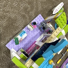 LEGO Friends 41315 Heartlake Surf Shop 186 Piece Building Set Complete Retired