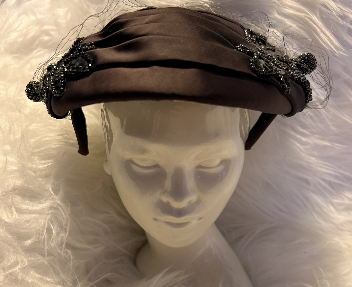 Schiaparelli Vintage Black Satin Sequined Hat Made In France  display picture 3