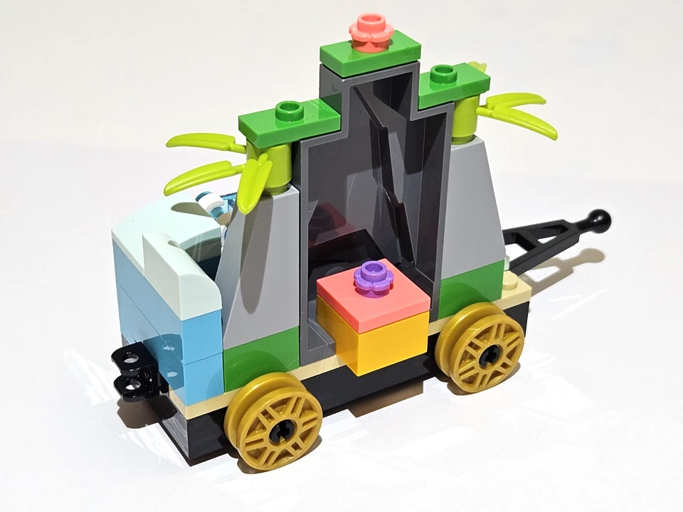 Lego Moana Hei Hei Pua & Celebration Train Build Disney Princess Minifigure Lot - Image 3 of 4