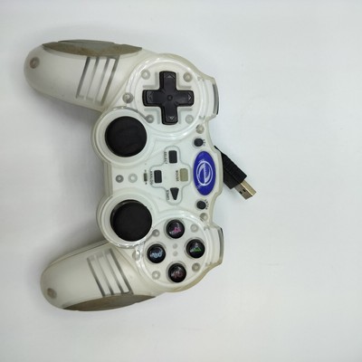 Game Elements Recoil PC Gaming White Retractable USB Wired Controller GGE909