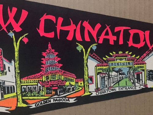 "Banderín de fieltro Chinatown vintage Los Ángeles California pagoda dorada 27""" - Imagen 5 de 15